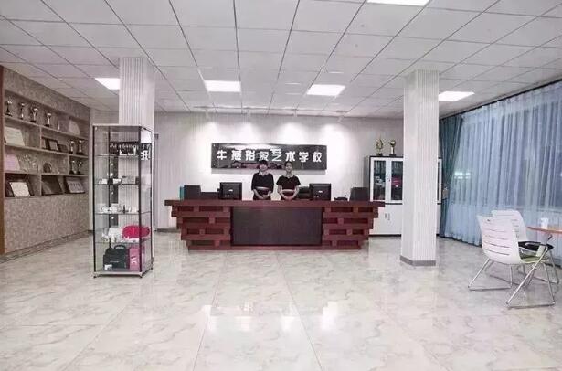 化妝師美麗夢想在此啟航...... 唐山牛燕美容美發(fā)化妝學(xué)校! 化妝師美麗夢想在此啟航...... 唐山牛燕美容美發(fā)化妝學(xué)校!