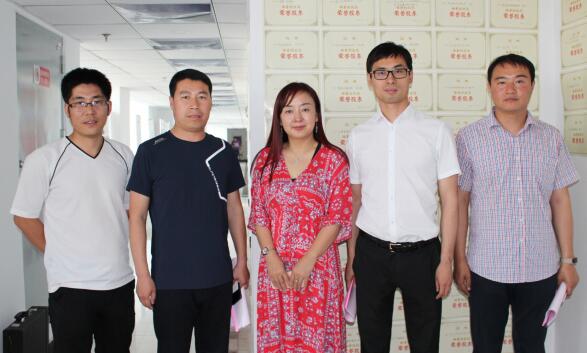 承德騰飛職業(yè)技術(shù)專修學(xué)院于杰院長一行四人來公司考察交流 承德騰飛職業(yè)技術(shù)專修學(xué)院于杰院長一行四人來公司考察交流