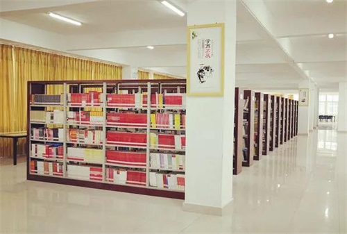 四川核工業(yè)職工大學圖書館開館啦! 四川核工業(yè)職工大學圖書館開館啦!