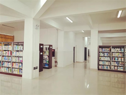 四川核工業(yè)職工大學圖書館開館啦! 四川核工業(yè)職工大學圖書館開館啦!