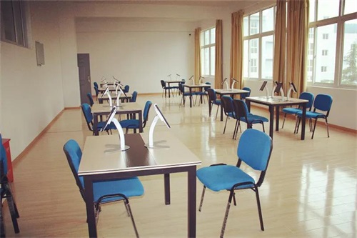 四川核工業(yè)職工大學圖書館開館啦! 四川核工業(yè)職工大學圖書館開館啦!