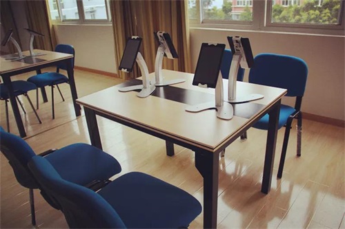 四川核工業(yè)職工大學圖書館開館啦! 四川核工業(yè)職工大學圖書館開館啦!