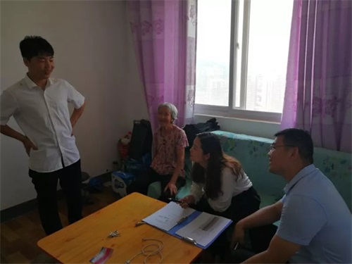 西安鐵道職業(yè)學(xué)校開展精準(zhǔn)扶貧入戶走訪活動(dòng) 西安鐵道職業(yè)學(xué)校開展精準(zhǔn)扶貧入戶走訪活動(dòng)