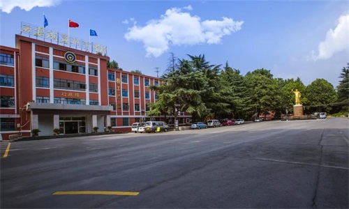 西安鐵道職業(yè)學(xué)校開展精準(zhǔn)扶貧入戶走訪活動(dòng) 西安鐵道職業(yè)學(xué)校開展精準(zhǔn)扶貧入戶走訪活動(dòng)