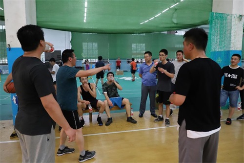中國地質(zhì)大學(xué)(武漢)遠(yuǎn)程與繼續(xù)教育學(xué)院舉辦籃球友誼賽 中國地質(zhì)大學(xué)(武漢)遠(yuǎn)程與繼續(xù)教育學(xué)院舉辦籃球友誼賽