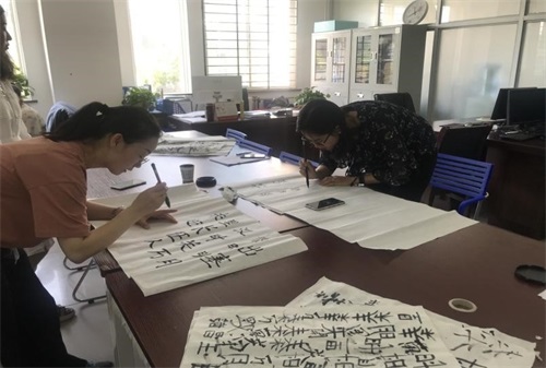 西安現(xiàn)代電子職業(yè)學(xué)校:熱愛文字書寫,傳承書法文化 西安現(xiàn)代電子職業(yè)學(xué)校:熱愛文字書寫,傳承書法文化