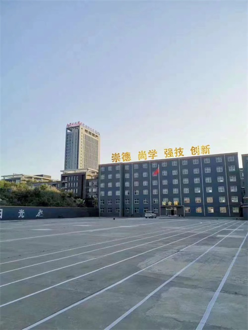 保定萬維科技技工學校管理嚴格嗎? 保定萬維科技技工學校管理嚴格嗎?