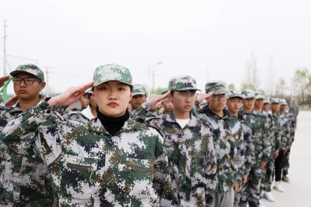 挑戰(zhàn)自我,勇于拼搏——蘭州新華互聯(lián)網(wǎng)中等職業(yè)學(xué)校春訓(xùn)總結(jié)大會(huì) 挑戰(zhàn)自我,勇于拼搏——蘭州新華互聯(lián)網(wǎng)中等職業(yè)學(xué)校春訓(xùn)總結(jié)大會(huì)