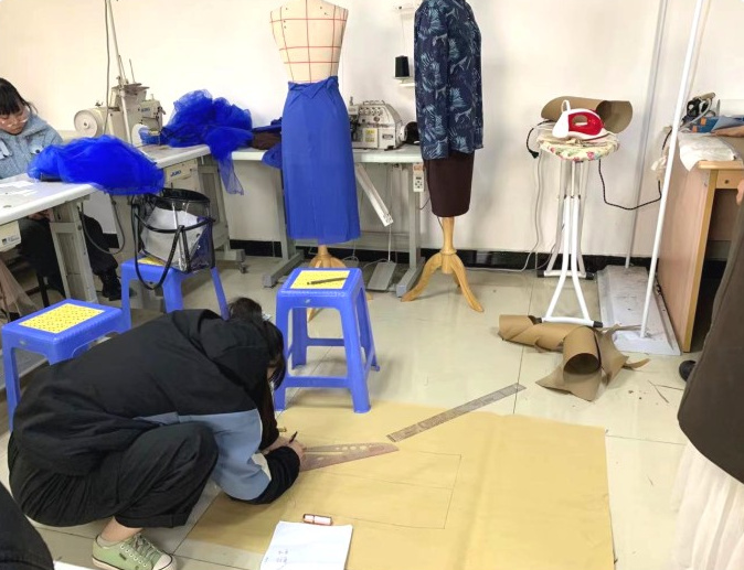 學(xué)服裝設(shè)計選擇西安哪所學(xué)校? 學(xué)服裝設(shè)計選擇西安哪所學(xué)校?