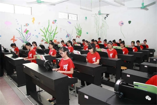 河南對(duì)外經(jīng)濟(jì)貿(mào)易職業(yè)學(xué)院招生簡(jiǎn)章 河南對(duì)外經(jīng)濟(jì)貿(mào)易職業(yè)學(xué)院招生簡(jiǎn)章